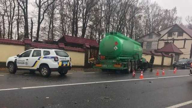 На Закарпатье водитель легковушки пошел на обгон и погиб при столкновении с бензовозом