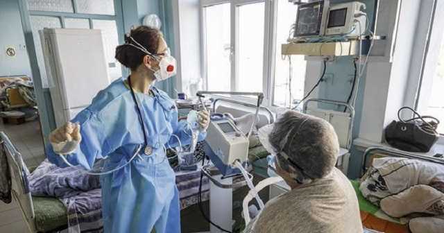 Лежать и дышать. Один день из жизни коронавирусной реанимации в Киеве