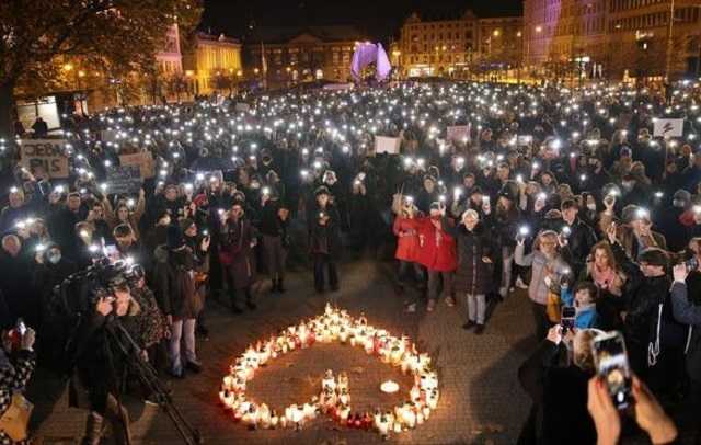 Польське МОЗ уточнило закон про аборти після протестів