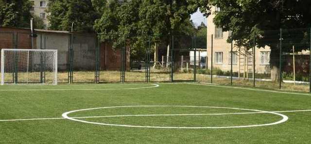 На Харьковщине директор фирмы присвоил на строительстве спортплощадки четверть миллиона