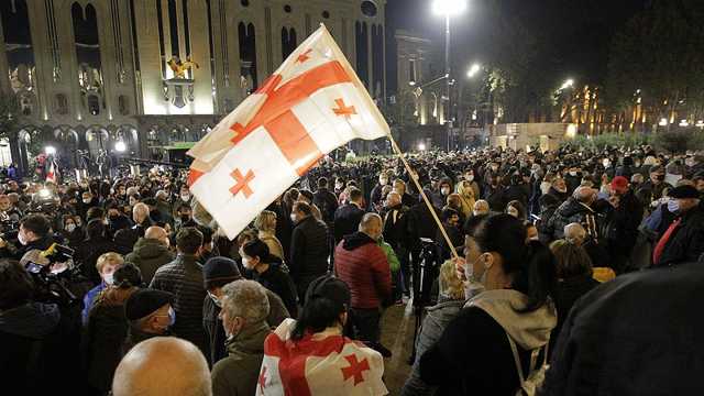 Сторонники Саакашвили выходят на митинг: в тюрьму стянули силовиков