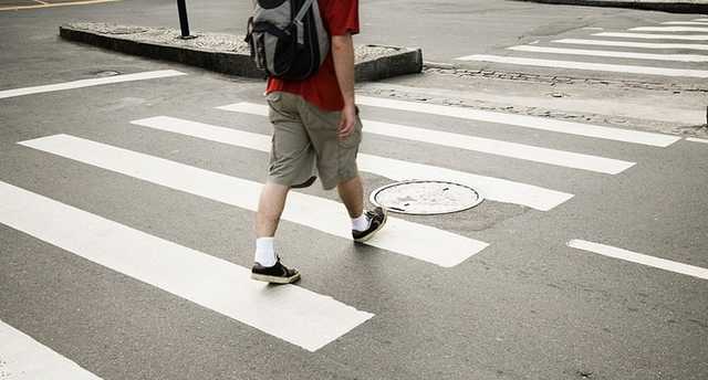 В Кривом Роге автомобиль сбил подростка на пешеходном переходе