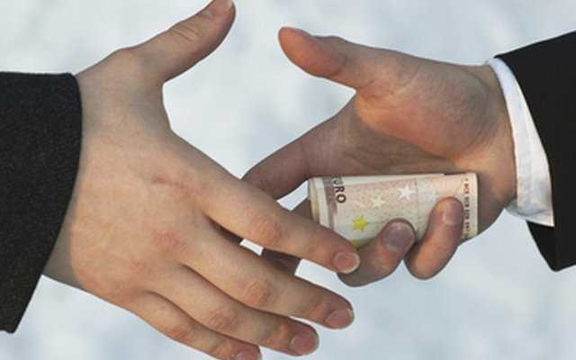 В Тростянце разоблачили мошенников, притворявшихся офицерами СБУ