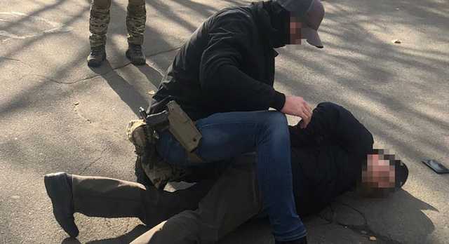 В Киеве сириец пытался дать взятку офицеру СБУ
