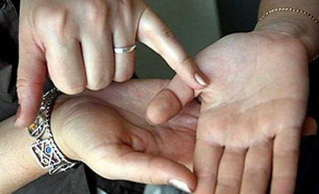 Мошенники сняли с украинки "порчу" и украли все ее деньги