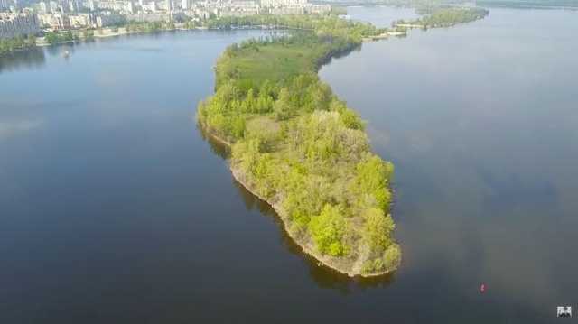 Суд арештував острів і причали, привласнені оточенням екс-очільника поліції Києва Крищенка