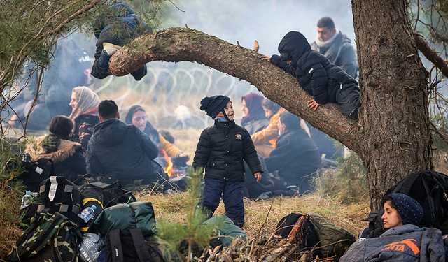 Миграционный кризис между Беларусью и Польшей: большинство опрошенных украинцев не хотят принимать беженцев