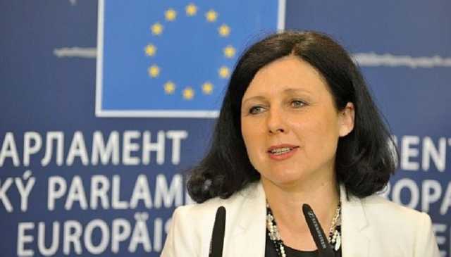 Вице-президент Еврокомиссии Юрова сфотографировалась в вышиванке: Горжусь тем, что ношу ее