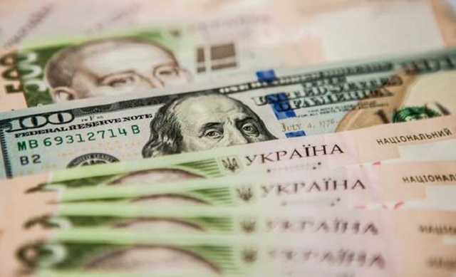 Нацбанк существенно ослабил гривну