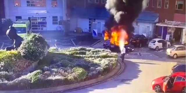 Теракт возле больницы: появилось видео взрыва такси в Ливерпуле