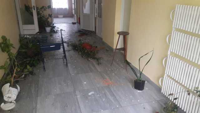 Избивал пациентов и портил имущество: под Львовом мужчина напал на больницу