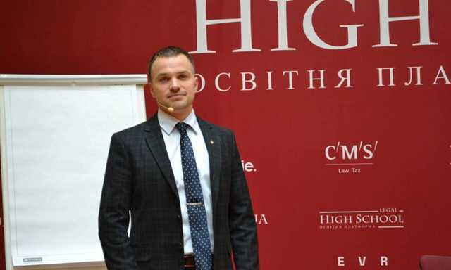 Черниговский судья, вымогавший 20 тысяч долларов, задекларировал три квартиры