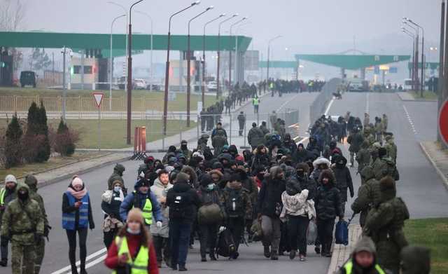 Лукашенко поручил разместить мигрантов в логистическом центре на границе с Польшей