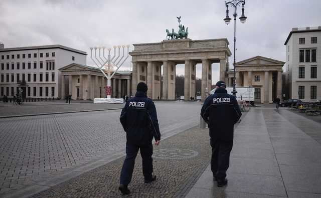 Германия вводит ограничения для невакцинированных людей