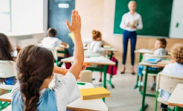 Шмыгаль призвал местные власти вернуть очное обучение в школах