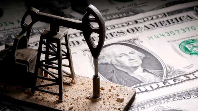 Цена нефти Brent упала ниже 80 долларов: что стало причиной