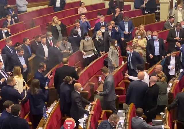 В Раде произошло ЧП: загорелась система голосования