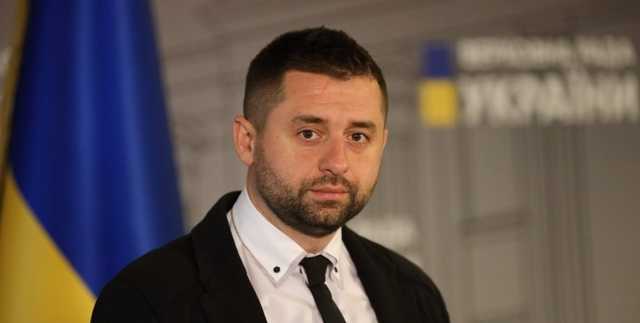 Повышение минимальной зарплаты врачам и медперсоналу запланировано на 2022 год, - Арахамия