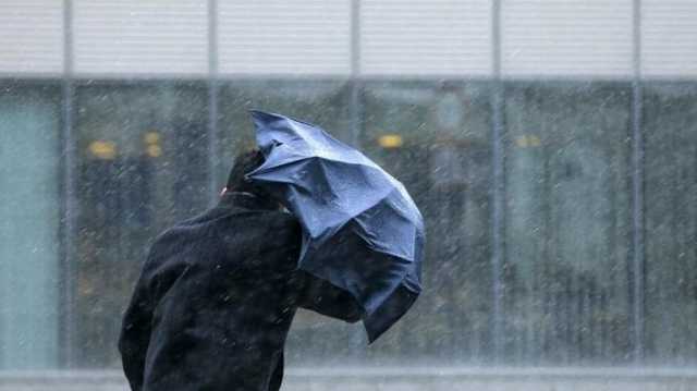 Штормовое предупреждение: где будет сильный ветер и ливень