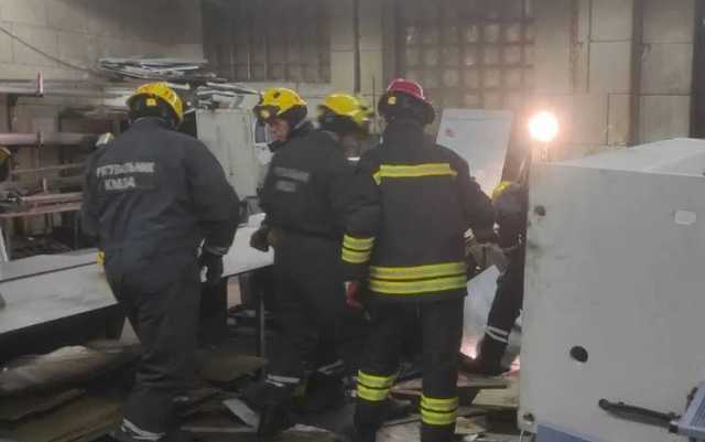 В Киеве работников завода придавило многотонным станком: есть погибшие