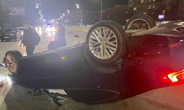 В Киеве под колесами погиб молодой парень, убегавший от нападавших малолеток