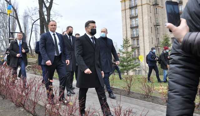 Зеленский с Ермаком почтили память погибших Героев Небесной Сотни в Киеве