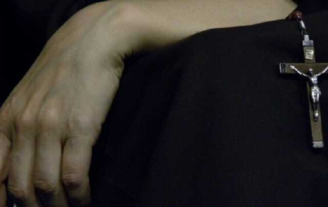 Суд відправив до в’язниці "черницю", яка виманила $45 тисяч для "молитовного ритуалу"