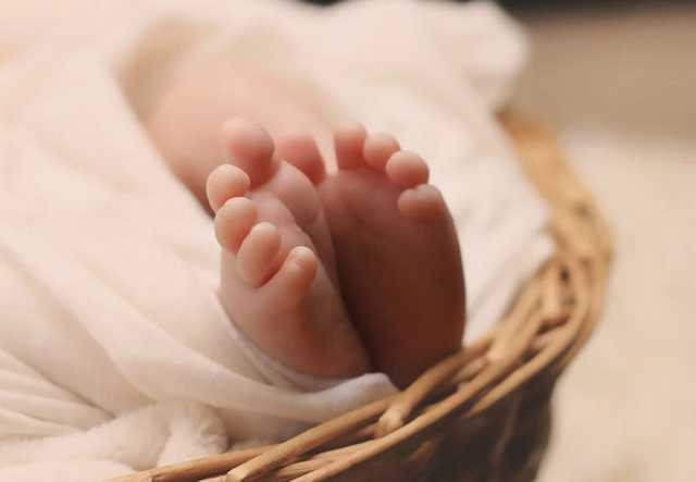 Пара из Италии бросила 15-месячного младенца, рожденного суррогатной мамой из Украины