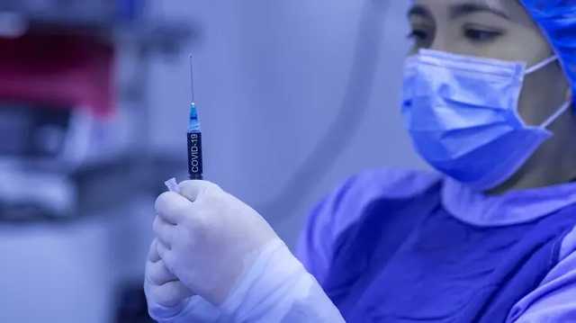 Больше половины немцев поддержали введение обязательной вакцинации в стране