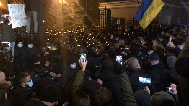 Десять дней на увольнение Ермака: Протестующие на Банковой поставили Зеленскому ультиматум