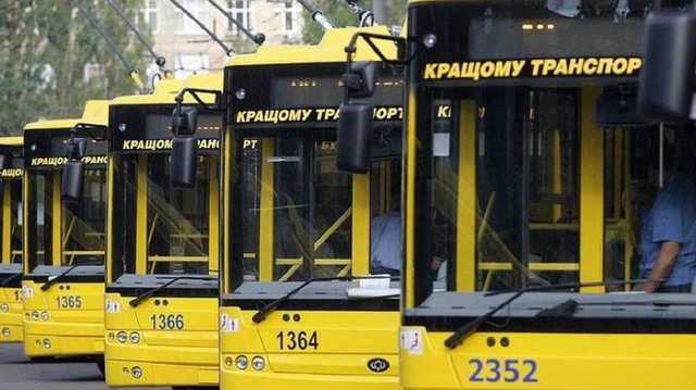 В Киеве сразу в нескольких районах произошел сбой движения транспорта