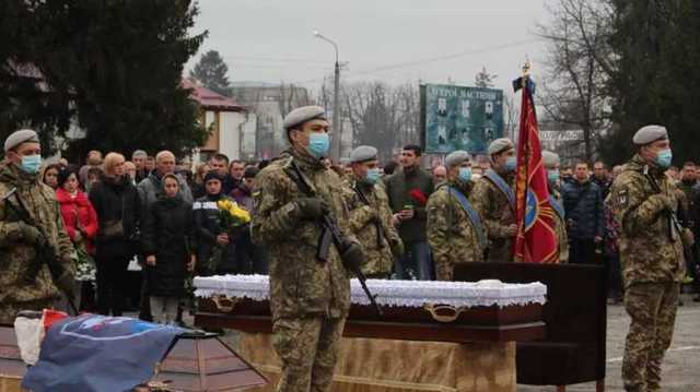 В Хмельницком простились с убитым на Донбассе воином Убертом Мрачковским