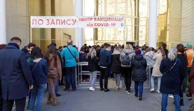 Более 10 млн украинцев полностью вакцинировались от коронавируса