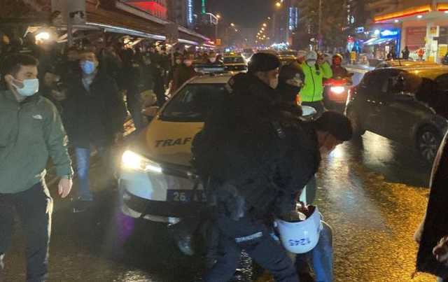 В Турции проходят протесты из-за рекордного обвала лиры