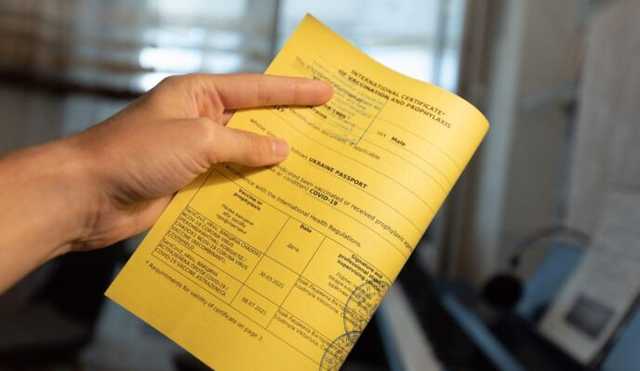 У Рівненській області викрили банду, яка виготовляла фальшиві COVID-документи