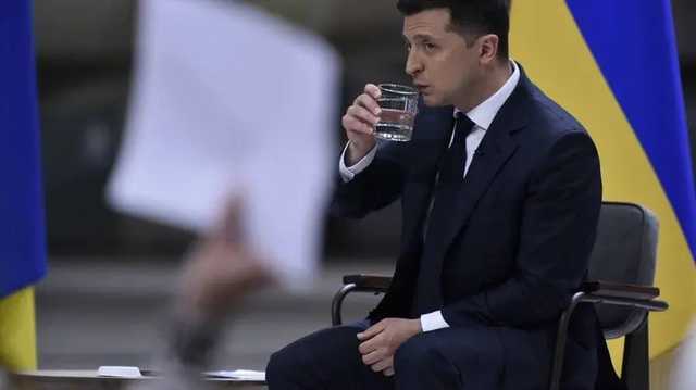 На пресс-марафон Зеленского в пиццерии пригласили представителей 30 СМИ, он продлится три часа