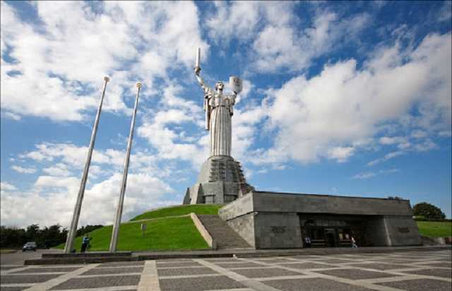 Киевляне предложили сменить пол "Родины-матери" для декоммунизации