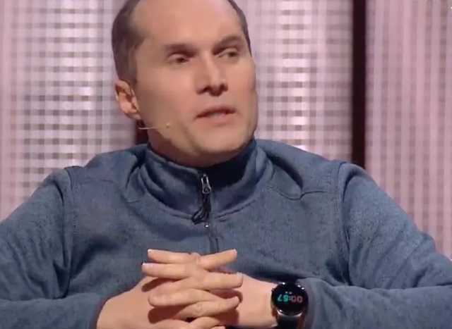 Арестович заметил на часах Бутусова московское время