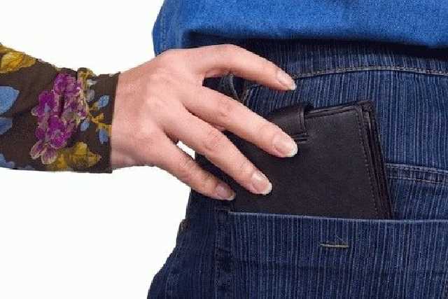 В Киеве на горячем поймали банду уличных воровок