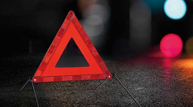 В Киеве легковушка влетела под колеса фуры: два человека в реанимации