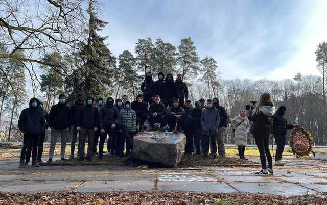 Памятный знак полку НКВД снесли в Киевской области