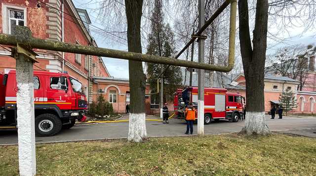 В больнице в Черновцах произошел пожар: огонь охватил 100 квадратов