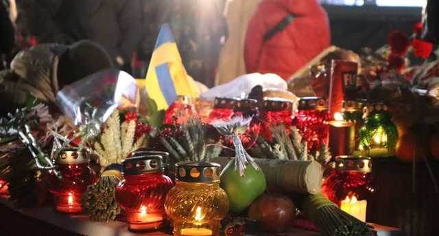 В Киеве зажгли сотни свечей в память о жертвах Голодомора