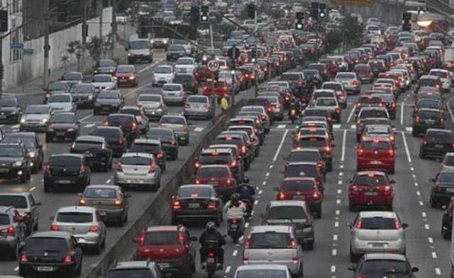Движение в Киеве затруднено: столицу сковали пробки