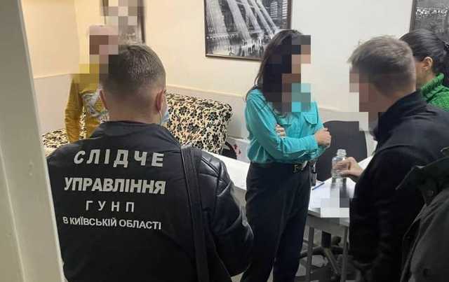 В Киеве владелец турагентства наладила торговлю ПЦР-тестами