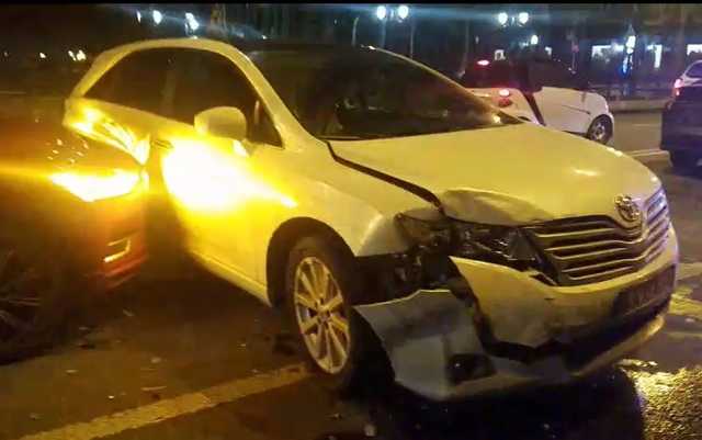 В Киеве произошла массовая авария с участием украинского боксера