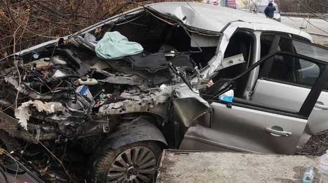 На трассе под Киевом произошло жуткое ДТП с участием легковушки и грузовика