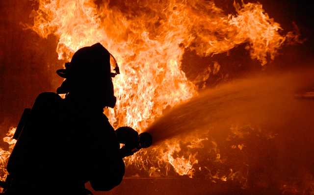 Во Львове ограбили салон красоты и подожгли помещение с человеком внутри