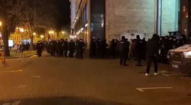 В Киеве стягивают силы к месту проведения митинга на Майдане