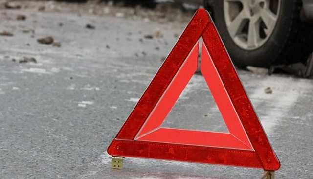 Под Харьковом автомобиль сбил двух пешеходов: одна из женщин погибла на месте